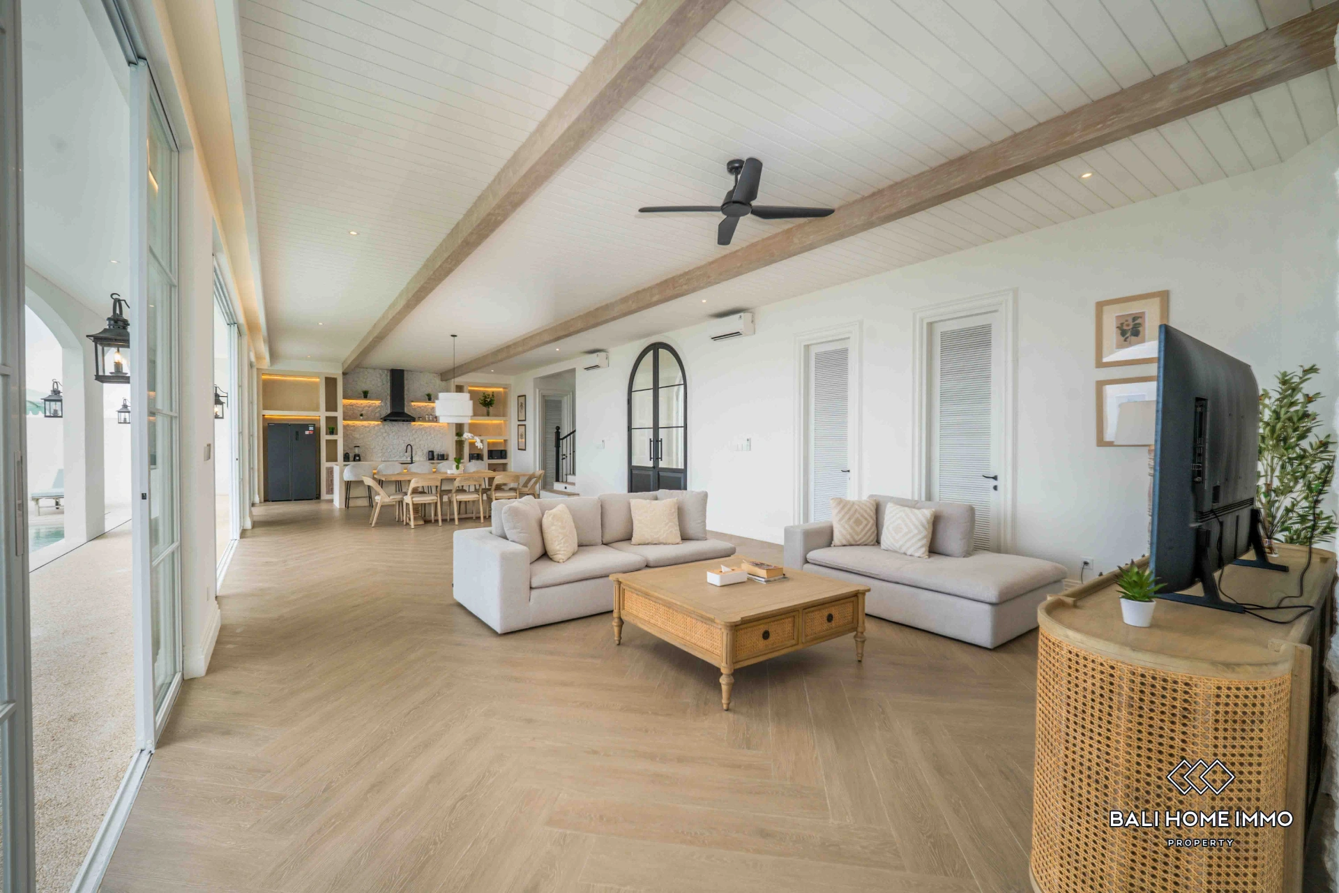 Luxurious 4 Bedrooms Ocean View Villa for Rent in Ungasan, 4-bed villa for rent in Uluwatu – photo 5 of 15