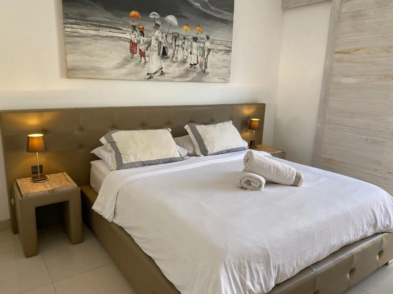 Luxury 3 BR Elegant intertior perfect for group in Umalas, 3-bed villa for rent in Canggu – photo 9 of 15