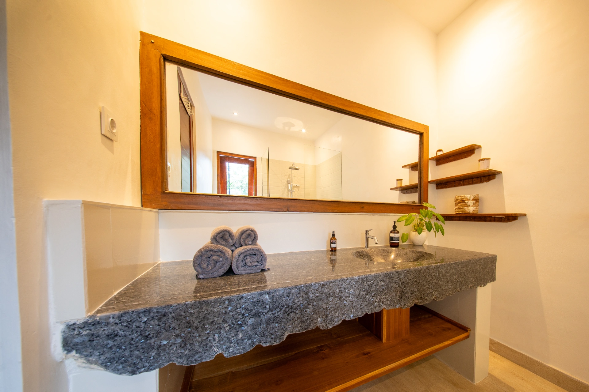 3BR Riverfront Villa with Jungle Views - Pererenan, Canggu, 3-bed villa for rent in Pererenan – photo 5 of 10