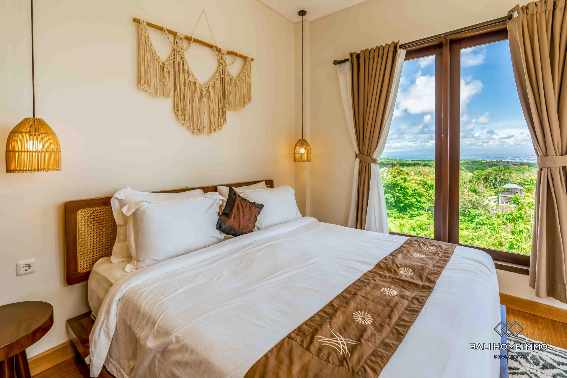 Stunning Ocean View 5 Bedrooms Villa for Rent & Sale in Ungasan, 5-bed villa for rent in Uluwatu – photo 9 of 14