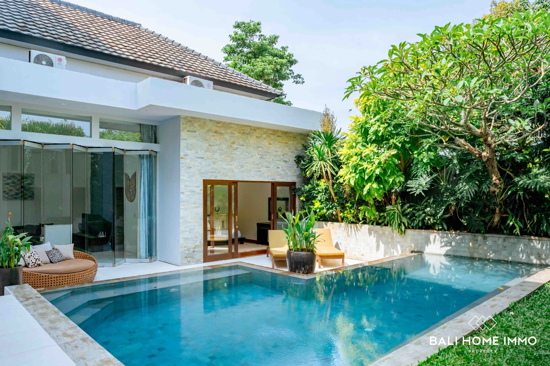 Modern Tropical Luxury Villa for Rent & Sale in Balangan, 4-bed villa for rent in Uluwatu – photo 14 of 14
