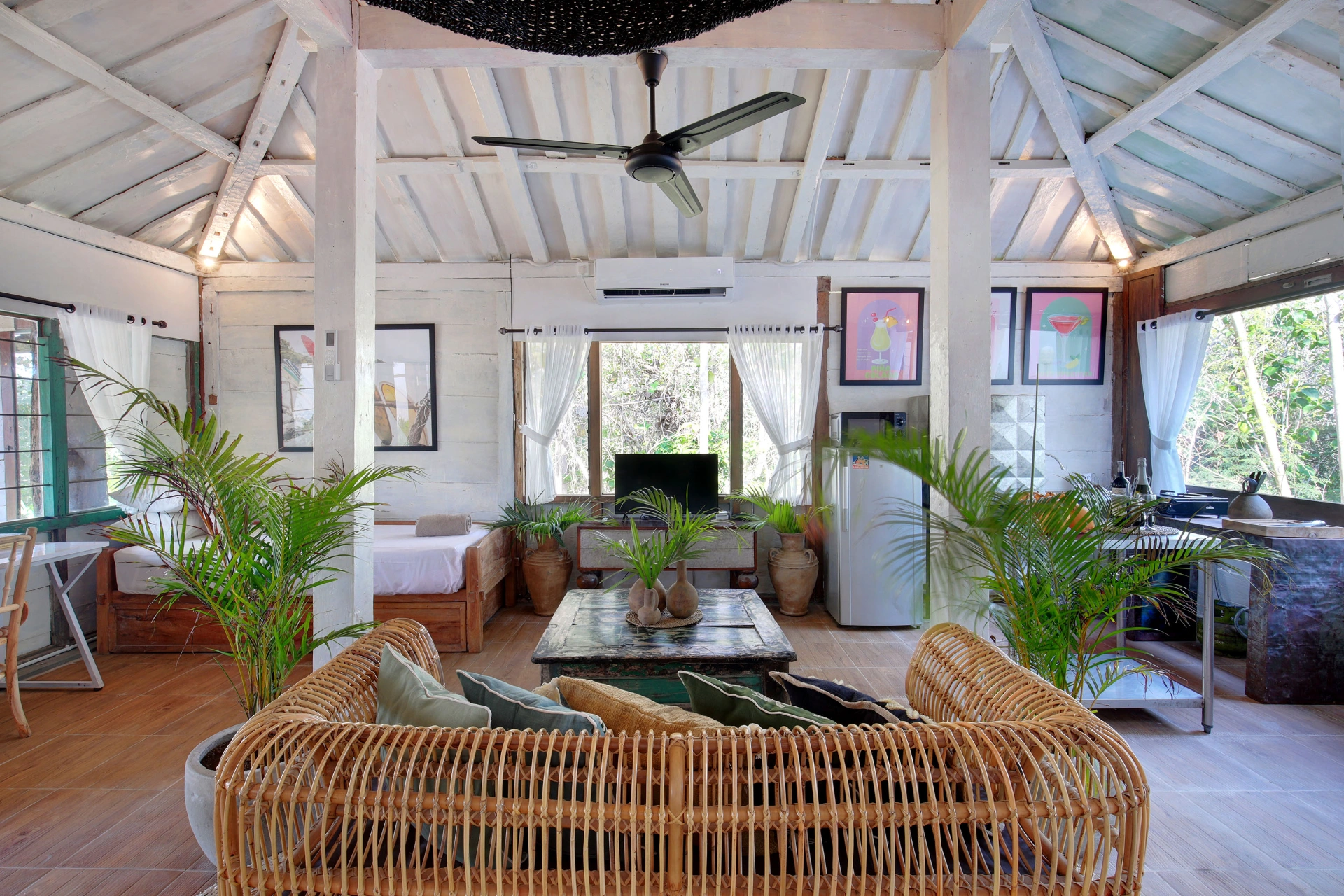 Traditional 1930's Joglo Beach House on a good size land in Uluwatu beaches area, 1-bed villa for rent in Uluwatu – photo 6 of 15