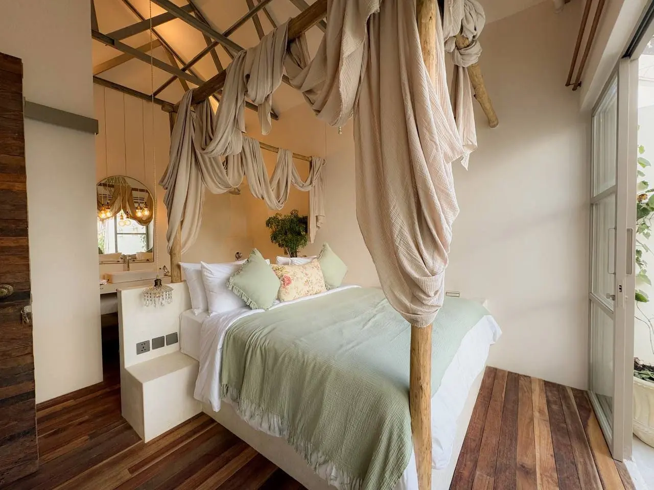 Victorian Vintage style Villa | 2 Bedrooms | Berawa, 2-bed villa for rent in Canggu – photo 7 of 15