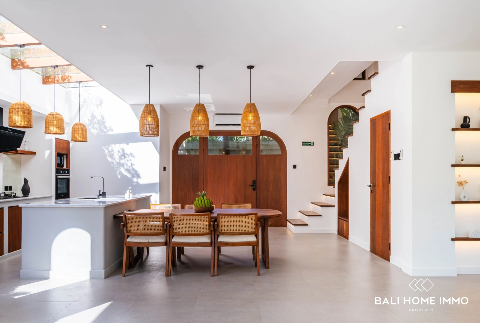 Brand new 3 bedroom villa in the heart of Berawa, 3-bed villa for rent in Canggu – photo 4 of 15