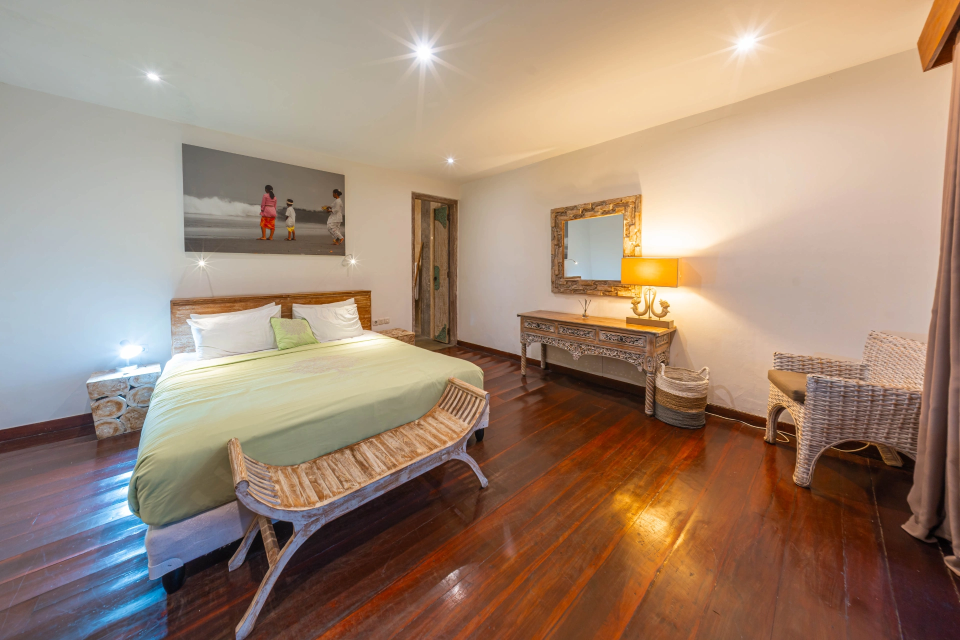 Designer 4BR Pool Villa in Canggu Sundeck Near Beach, 4-bed villa for rent in Canggu – photo 11 of 15