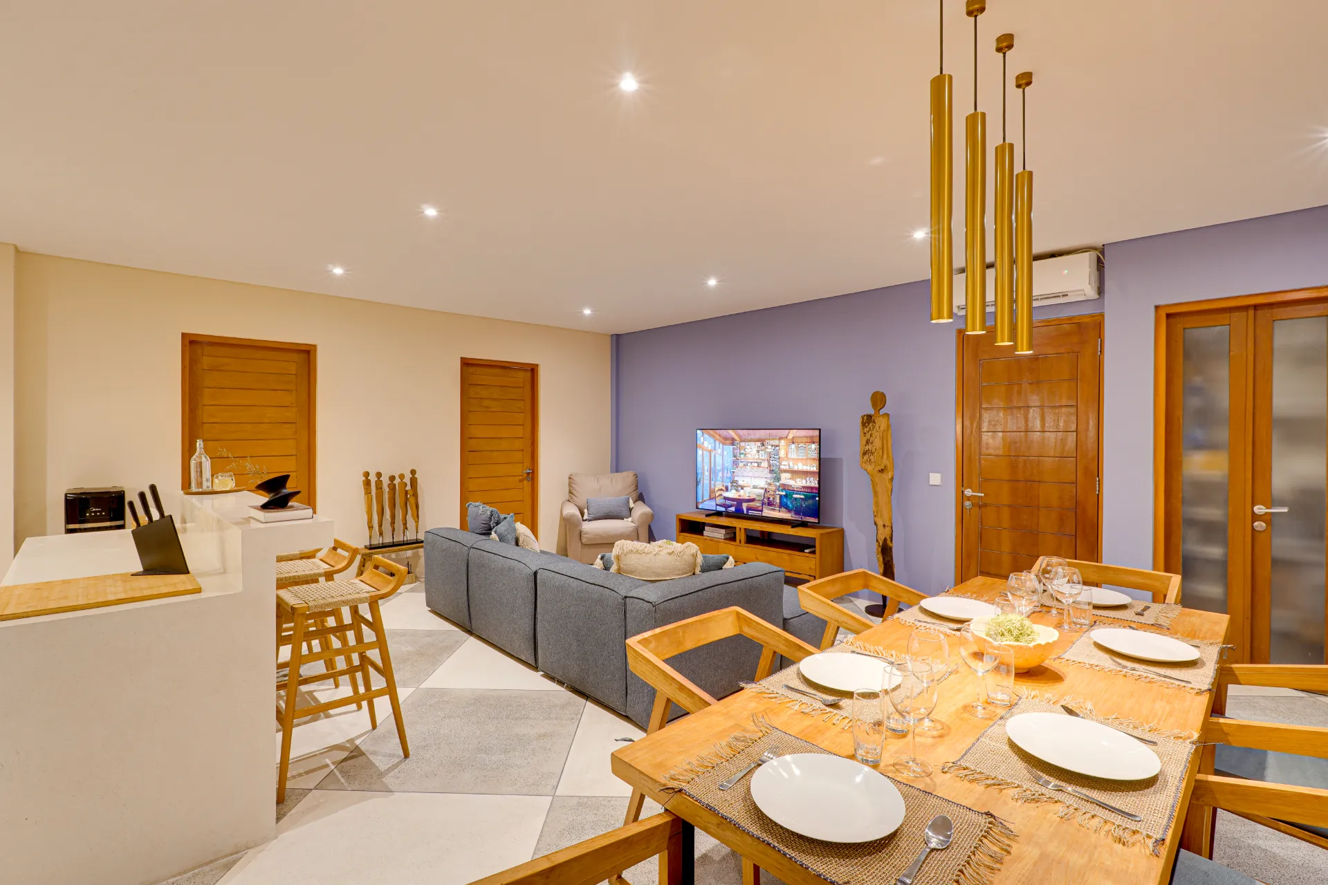 Stylish 2BR Canggu Apartment near Berawa Beach, 2-bed villa for rent in Canggu – photo 4 of 15