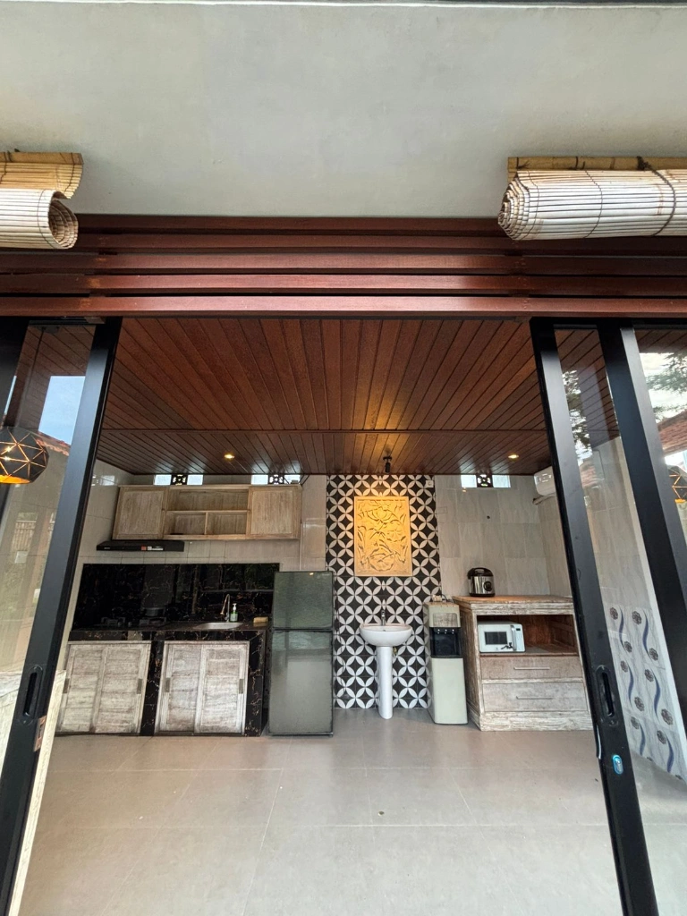 2 Bedroom Villa with Garden Pet Friendly in Canggu, Padonan, 2-bed villa for rent in Canggu – photo 4 of 11