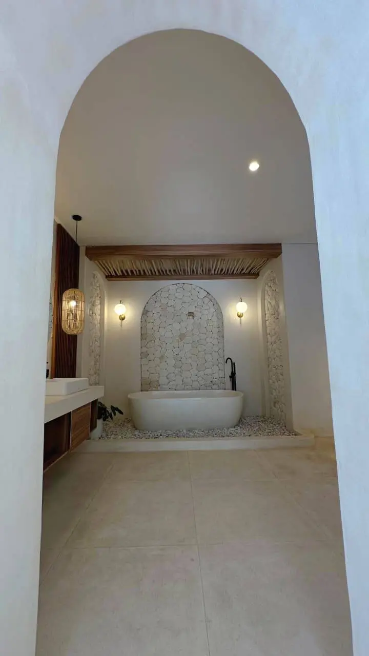 Spacious 3BR Villa w/ Private Pool and Rooftop Jacuzzi, 3-bed villa for rent in Uluwatu – photo 6 of 15