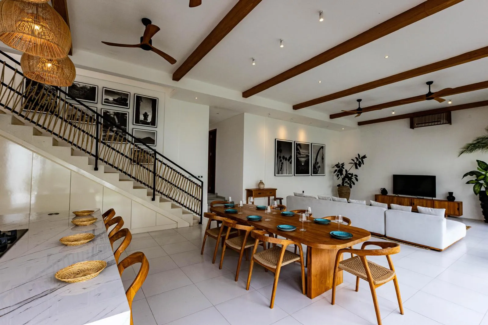 Refined 3BR Villa w/ Rooftop Patio and Sunset Views, 3-bed villa for rent in Canggu – photo 7 of 14