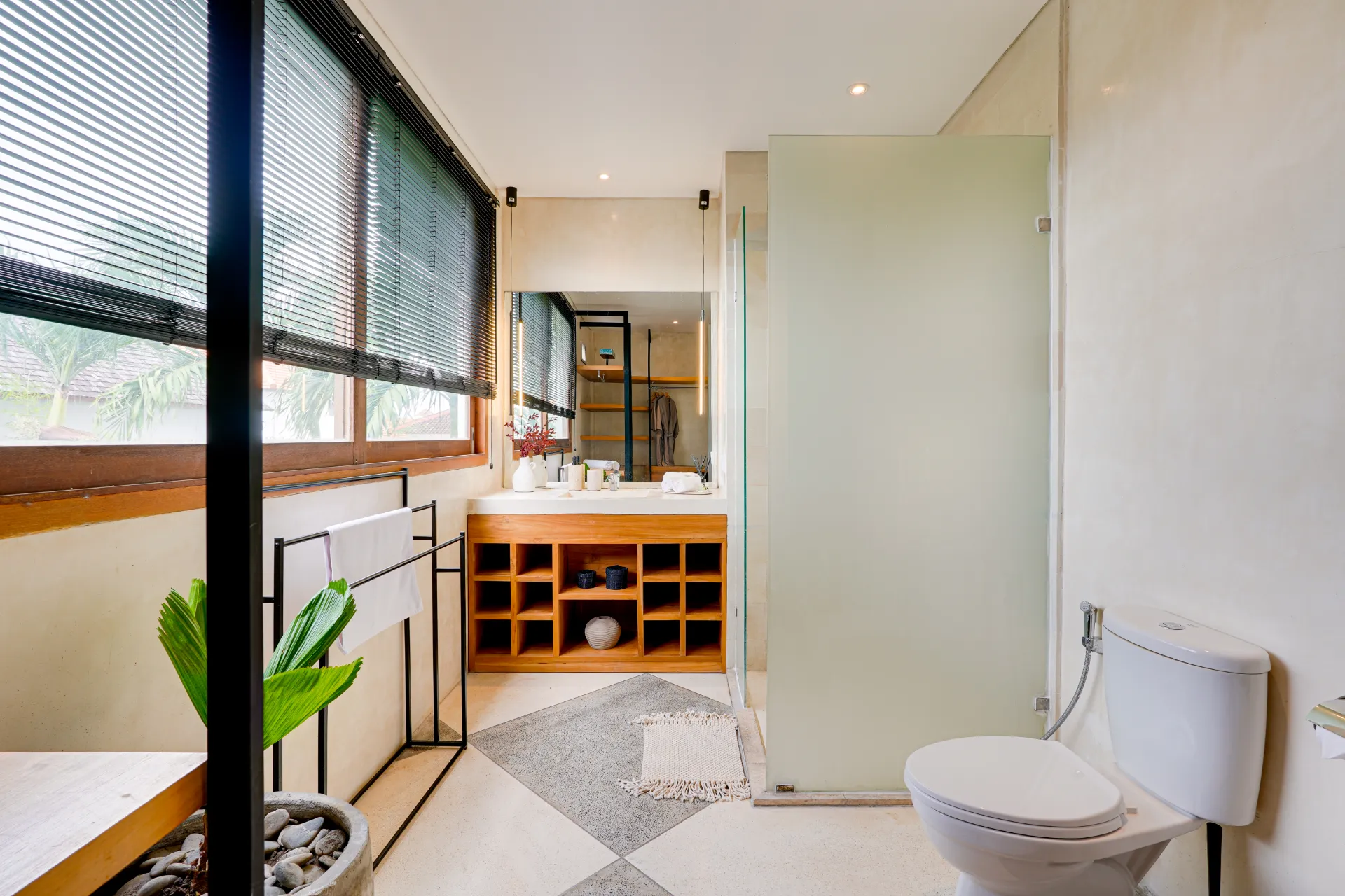 Stylish 2BR Canggu Apartment near Berawa Beach, 2-bed villa for rent in Canggu – photo 13 of 15