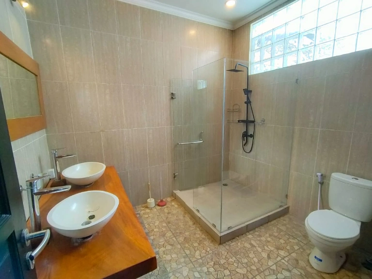 Considered 3BR Villa w/ Private Pool and Carport, 3-bed villa for rent in Pererenan – photo 10 of 15