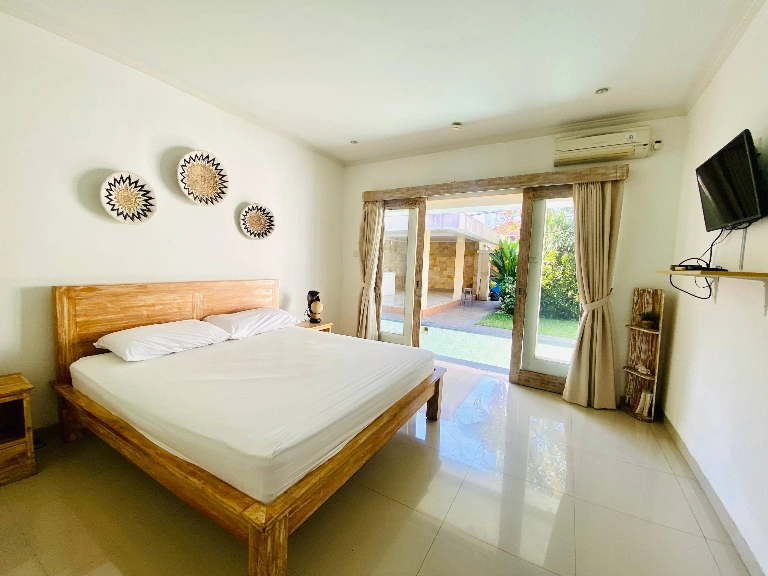2 Bedroom Villa for Yearly Rent in Berawa, 2-bed villa for rent in Canggu – photo 14 of 15