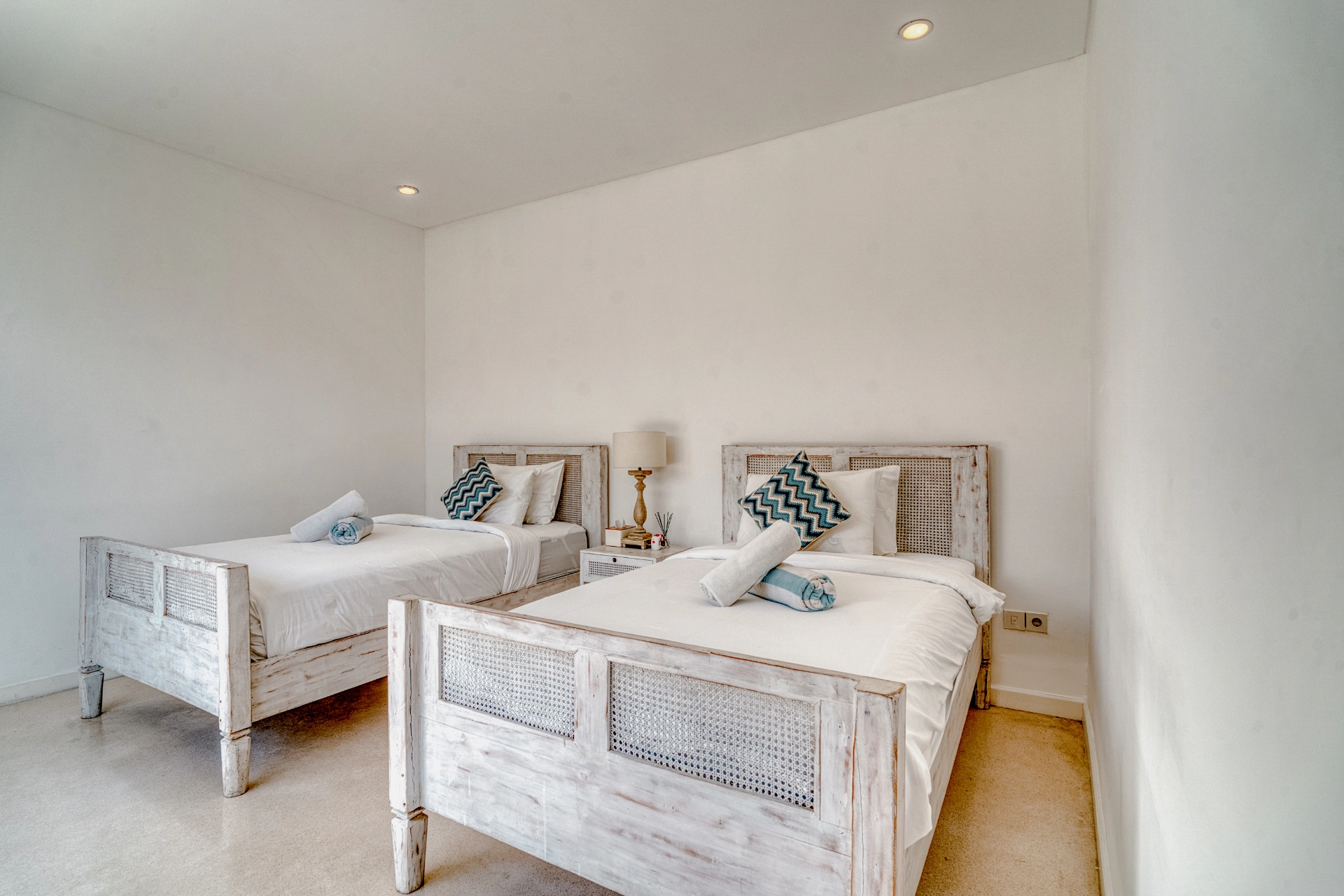 Beachside Mediterranean Luxury: 3BR in Canggu Share Save, 3-bed villa for rent in Canggu – photo 7 of 15
