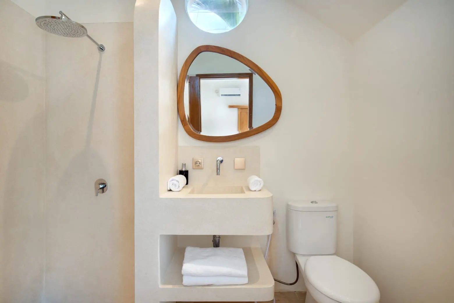 3BR Modern Villa with Rooftop at Abasan Berawa, 3-bed villa for rent in Canggu – photo 6 of 15