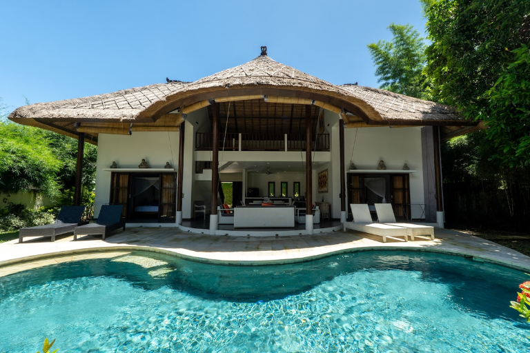 Villa Picasso - 4BR | Private Swimming Pool - 10 min from Melasti beach, 4-bed villa for rent in Uluwatu – photo 2 of 15