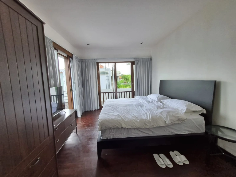 3 Bedroom Modern Villa for Yearly Rent in Seminyak Petitenget, 3-bed villa for rent in Seminyak – photo 6 of 15