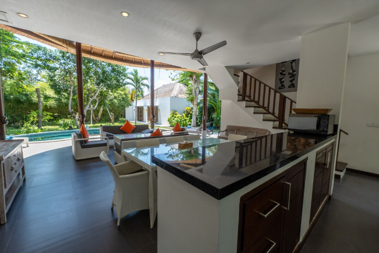Villa Picasso - 4BR | Private Swimming Pool - 10 min from Melasti beach, 4-bed villa for rent in Uluwatu – photo 13 of 15