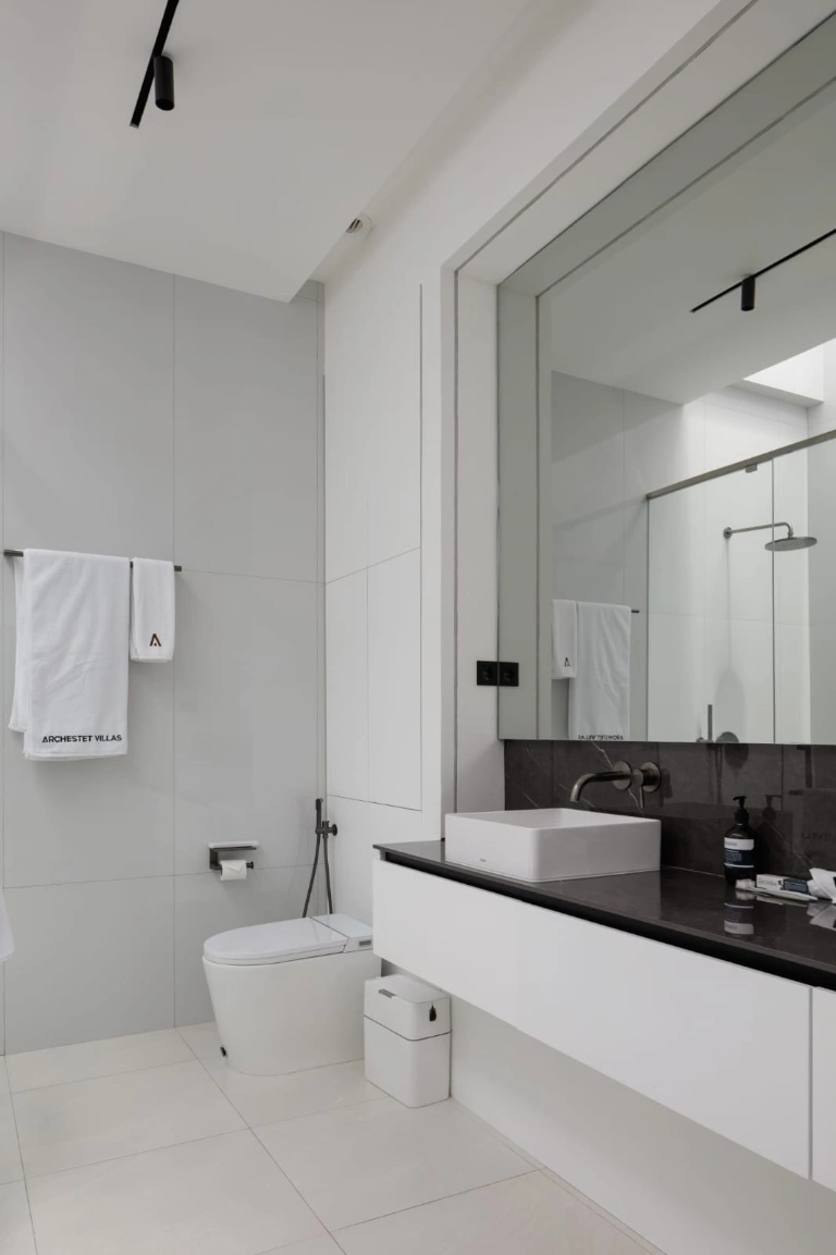 Ultra Luxury Designer 3 Bedroom Smart Villa in Central Berawa, 3-bed villa for rent in Canggu – photo 10 of 15