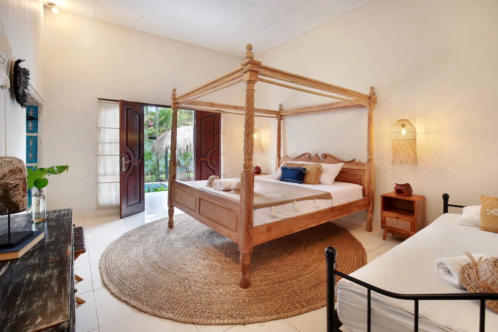 Seminyak Villa – 4BR, Private Pool, Walk to Shops & Beach, 4-bed villa for rent in Seminyak – photo 4 of 15