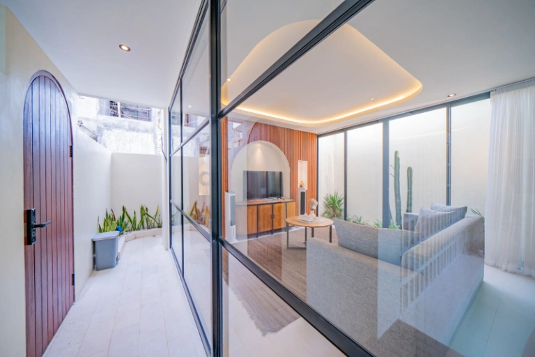 *2BR +1 , Villas in Seminyak with a Rooftop Cold Plunge*, 3-bed villa for rent in Seminyak – photo 9 of 15