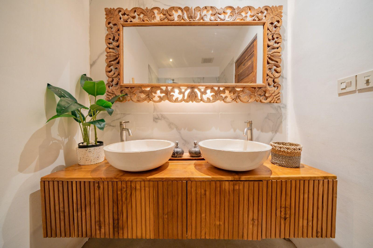 Exclusive Tropical Garden Villa in Berawa, 3-bed villa for rent in Canggu – photo 12 of 15