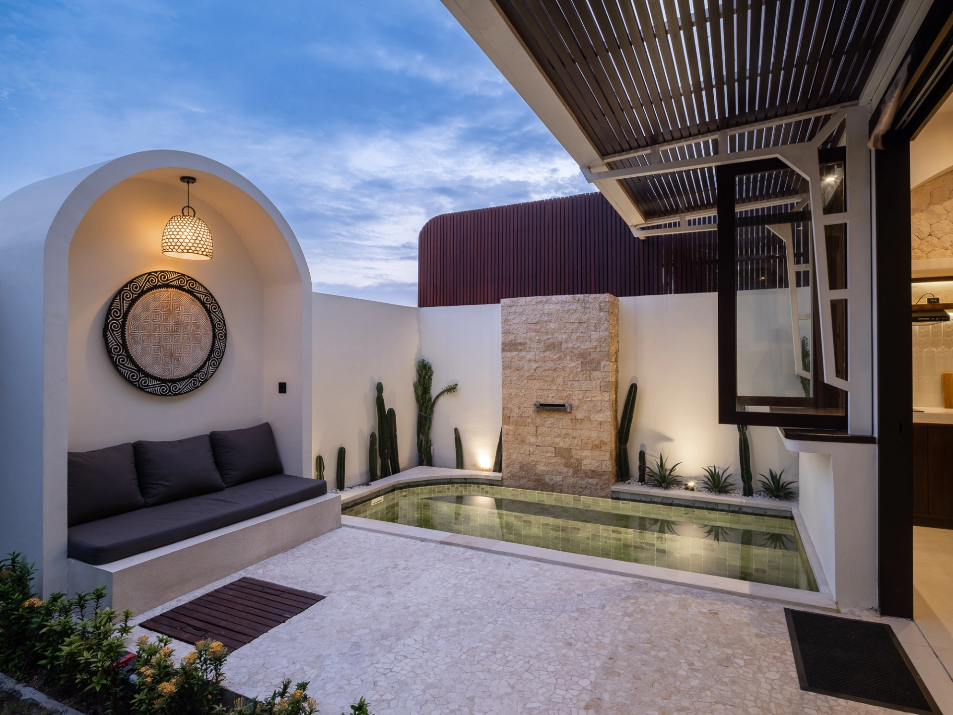 Casa Mi - Modern 1-Bedroom Villa with Working space Walking Distance to Beach, 1-bed villa for rent in Seseh – photo 4 of 15