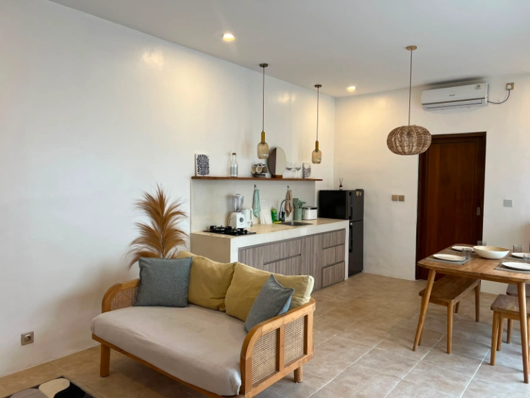 Modern 1BR Villa w/ Private Pool and Rooftop Lounge, 1-bed villa for rent in Kuta – photo 3 of 15
