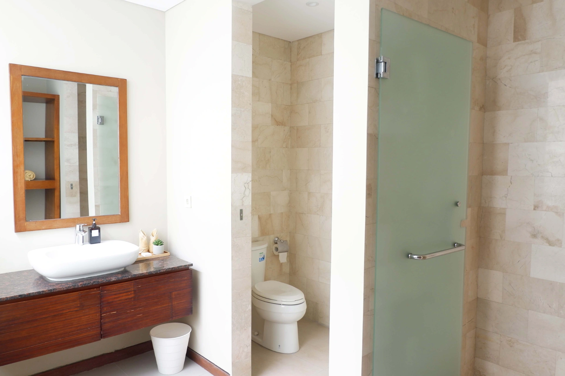 3 BR Villa in Kerobokan, Seminyak, 3-bed villa for rent in Seminyak – photo 8 of 15