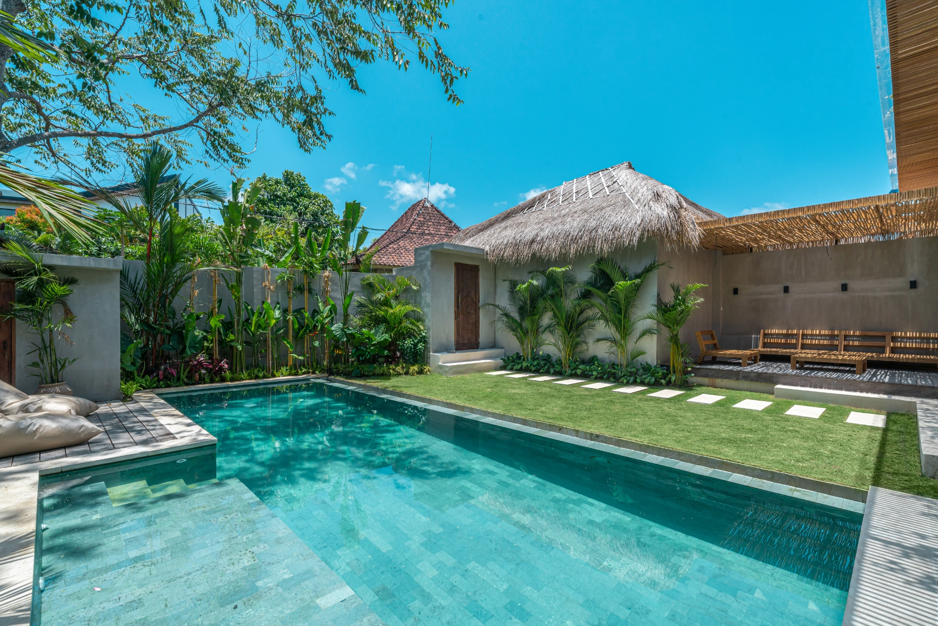 Villa Kameelya - Luxury 4-Bedroom Tropical Villa in the Heart of Berawa, 4-bed villa for rent in Canggu – photo 4 of 15