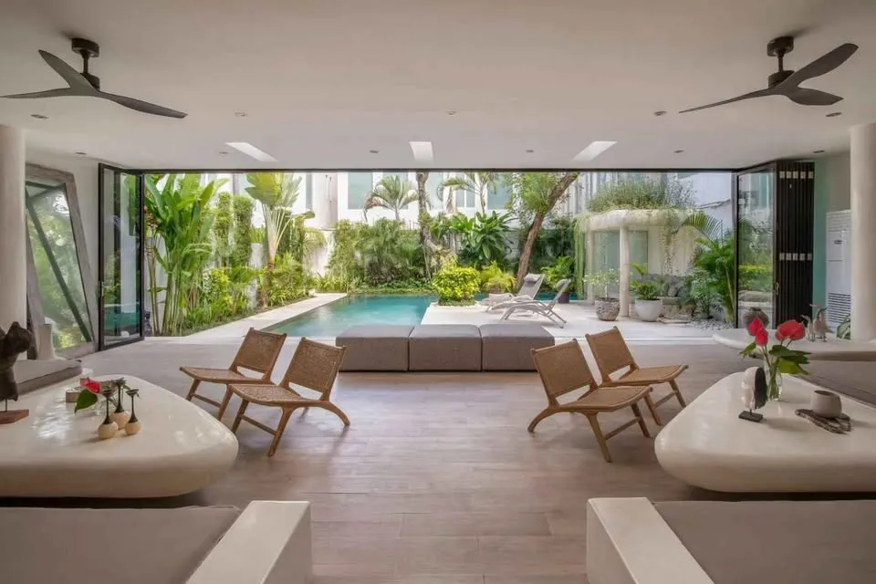 Luxury 5-Bedroom Ocean View Villa – Batu Belig, 5-bed villa for rent in Canggu – photo 4 of 11
