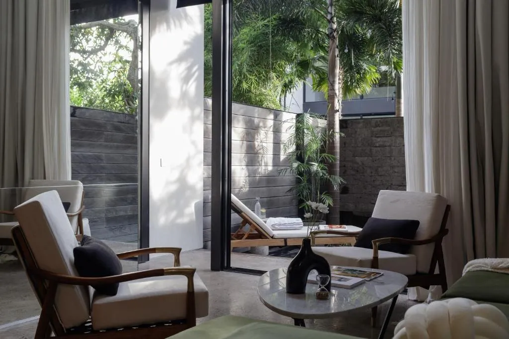 Modern 1BR Villa w/ Private Pool and Garden, 1-bed villa for rent in Canggu – photo 14 of 15