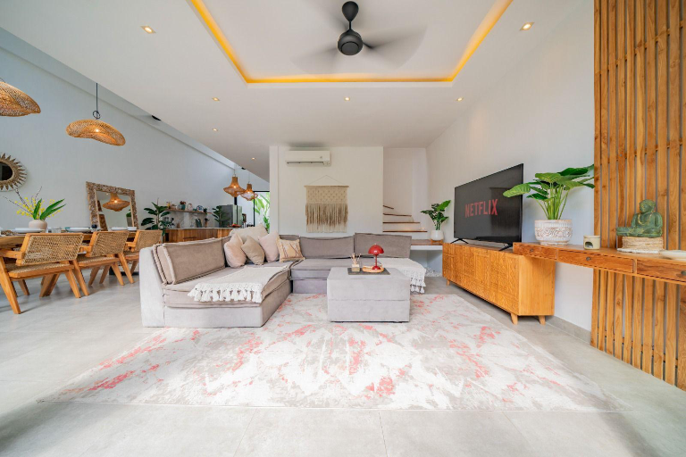 Exclusive Tropical Garden Villa in Berawa, 3-bed villa for rent in Canggu – photo 10 of 15