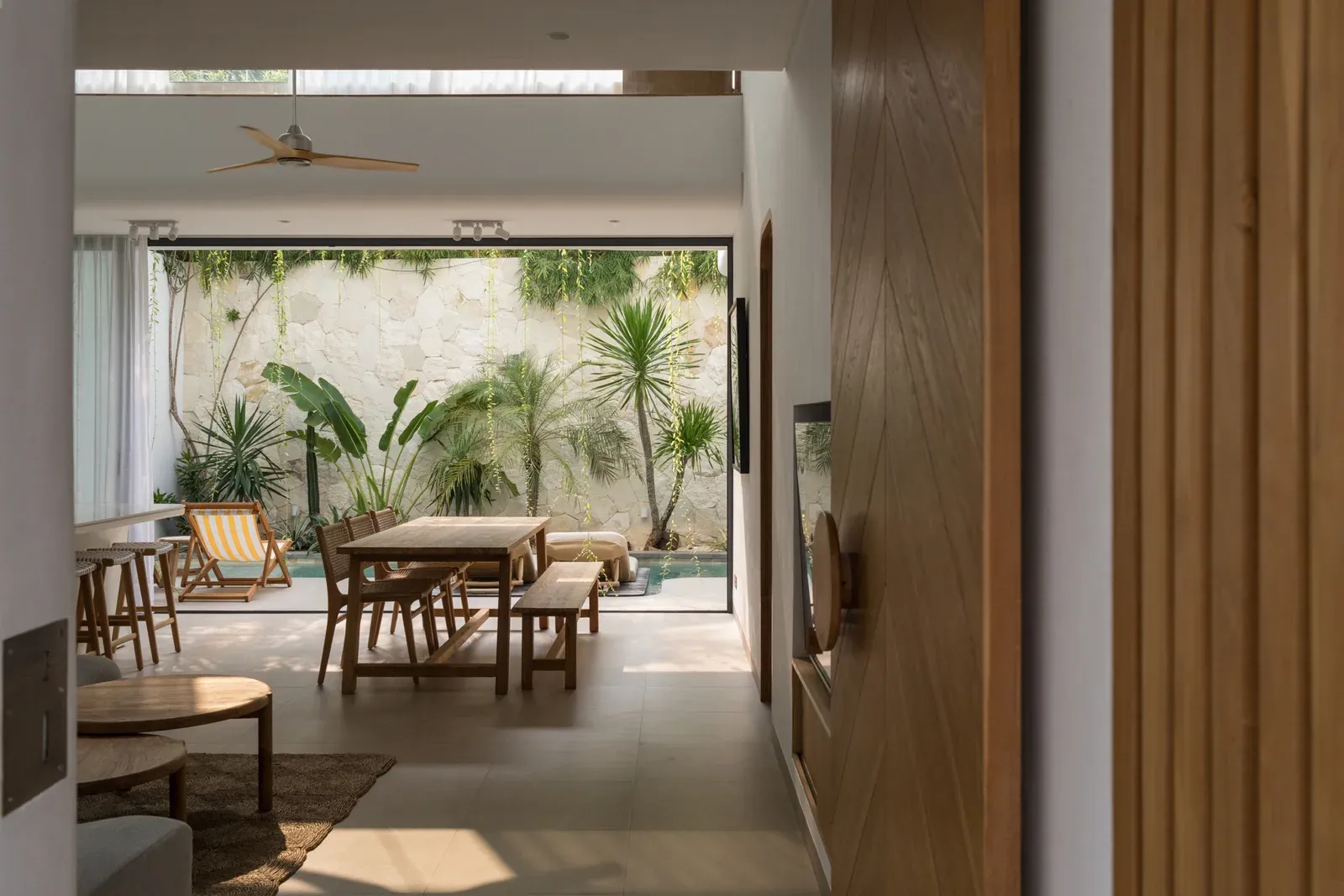 3 Bedroom Luxury Villa in Berawa, 3-bed villa for rent in Canggu – photo 4 of 15