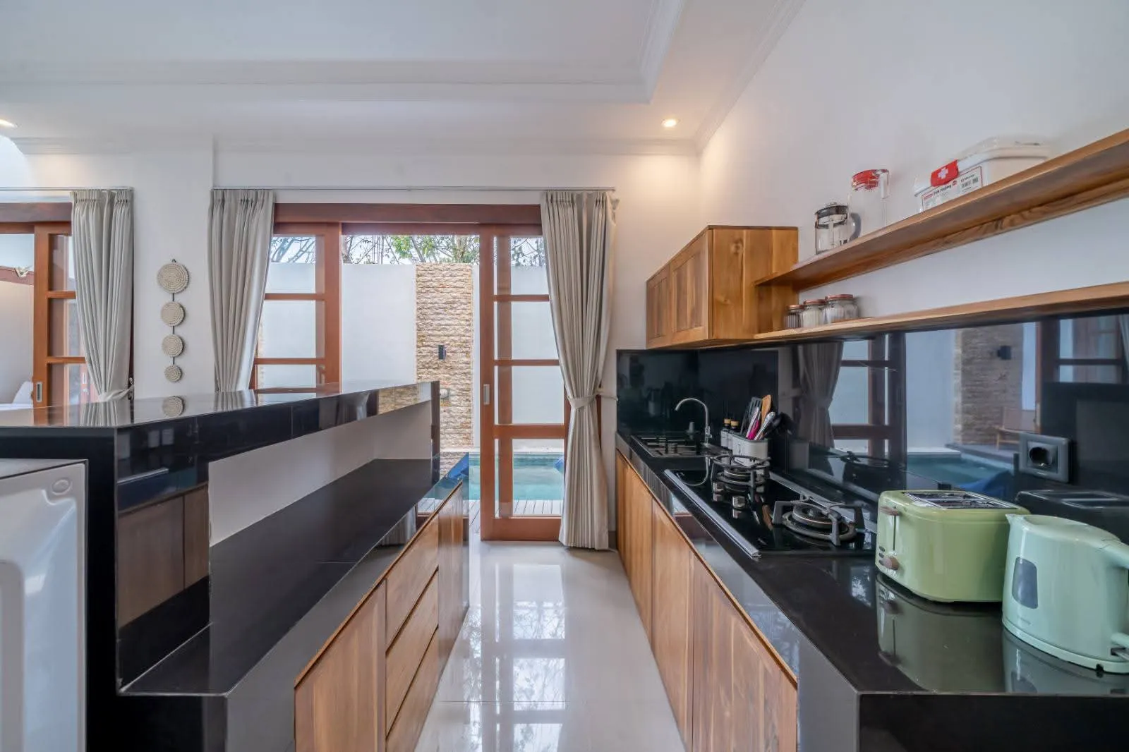 Brand New 3 Bedroom Villa in Central Berawa, Idr 28.5 Mill/month, 3-bed villa for rent in Canggu – photo 5 of 9