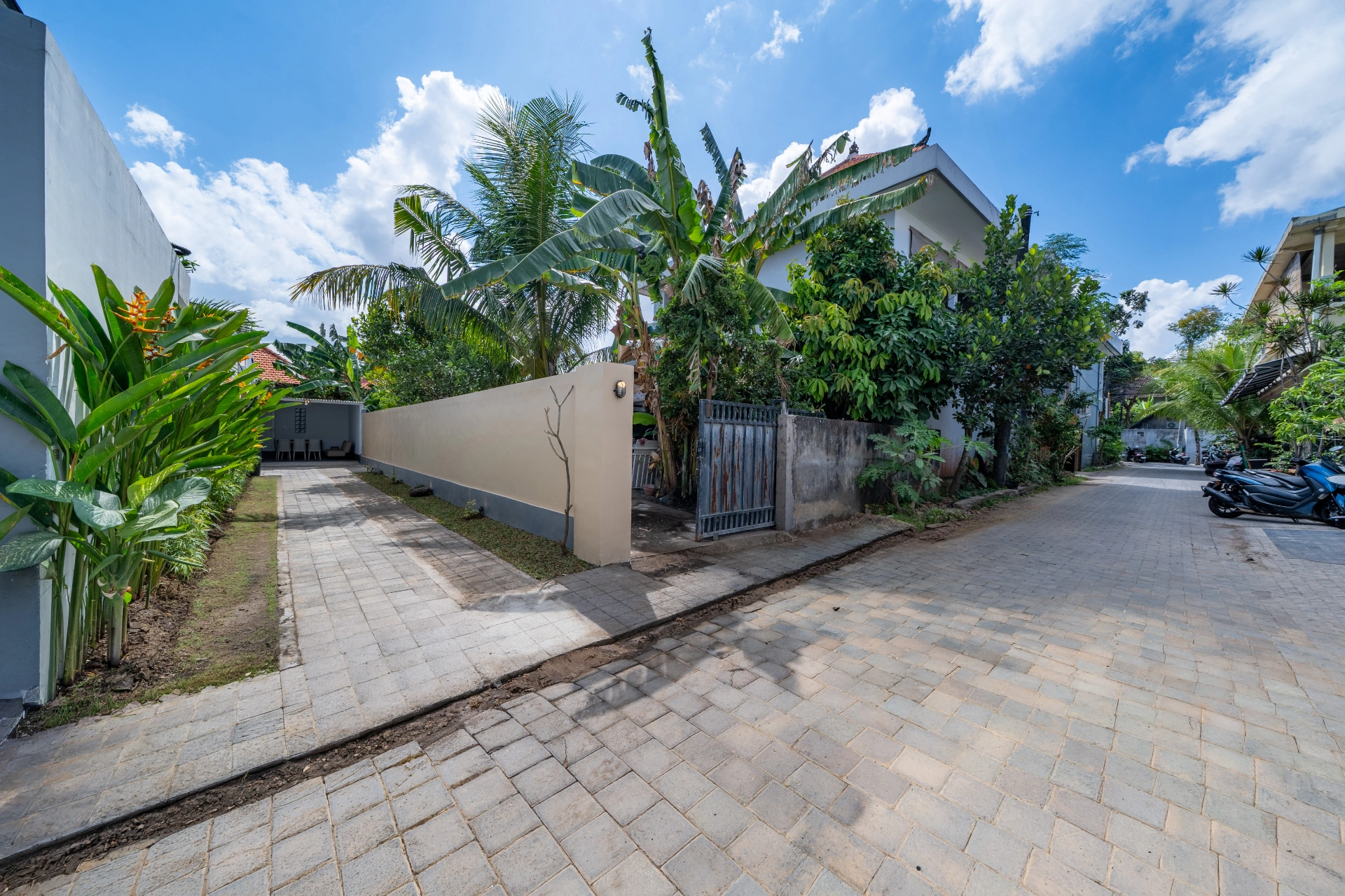 Addhika - Rooftop Terrace Villa with Pool, Berawa, 3-bed villa for rent in Pererenan – photo 6 of 15