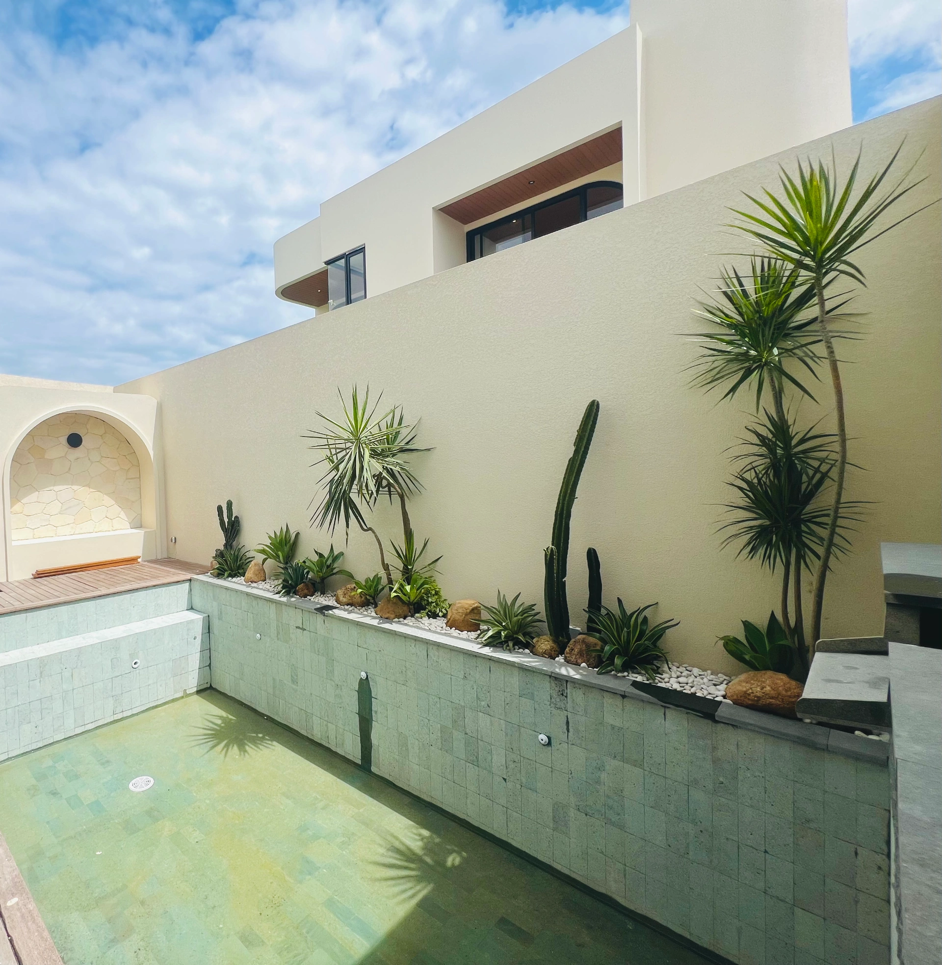 Brand New 2 Bedrooms Villa 2 Minutes Away to Cemagi Beach, 1-bed villa for rent in Seseh – photo 2 of 15