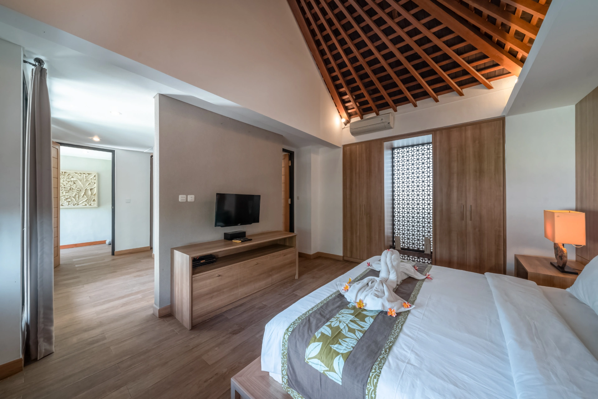 Luxe Balinese Escape: 4BR Villa in Seminyak, 4-bed villa for rent in Seminyak – photo 6 of 15