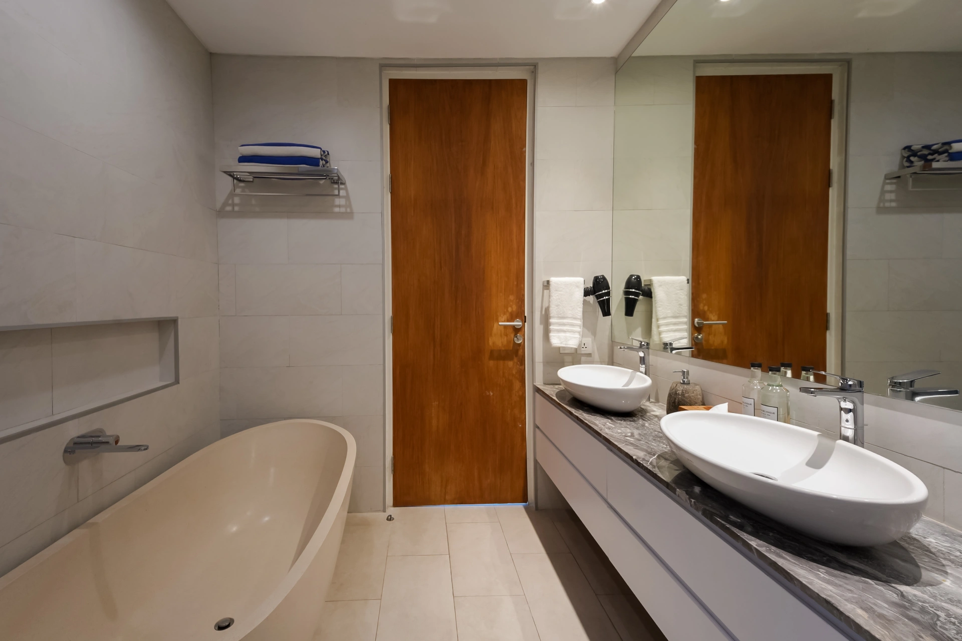 Modern Bright and Airy Residence in Umalas, 4-bed villa for rent in Canggu – photo 7 of 11