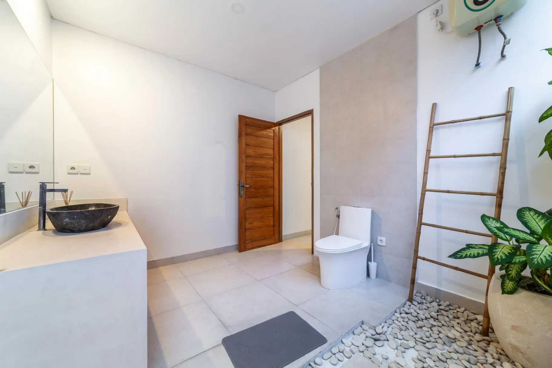 Villa Emilia - Peaceful Modern 2-Bedroom Villa for Monthly in Tumbak Bayuh, 2-bed villa for rent in Pererenan – photo 15 of 15