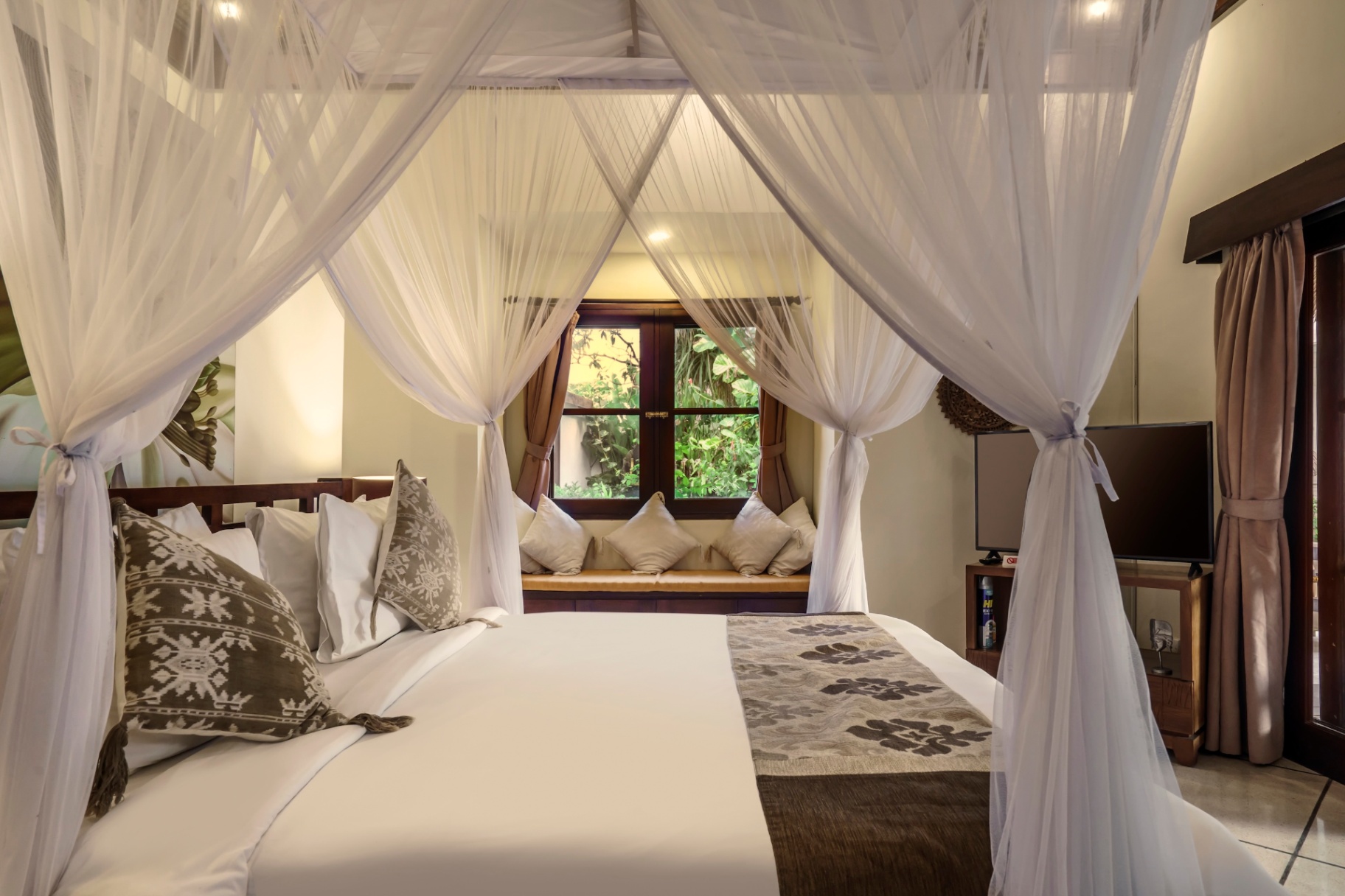 Villa Gading - Stunning 4BD Villa near Seminyak Beach, 4-bed villa for rent in Seminyak – photo 3 of 15