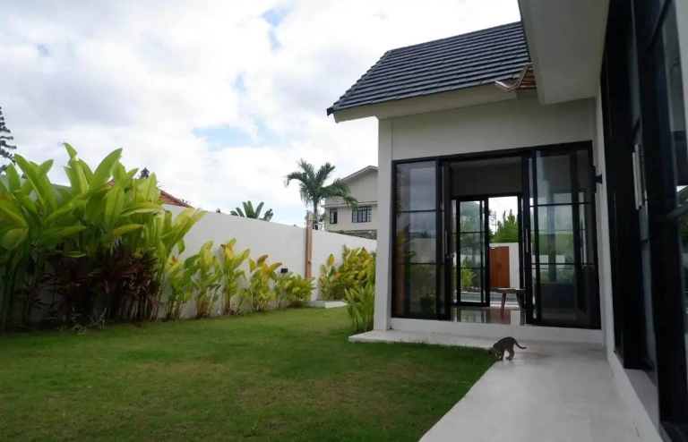 3BR Villa with Big Garden Padonan, Canggu, Quite Area, 3-bed villa for rent in Canggu – photo 7 of 15