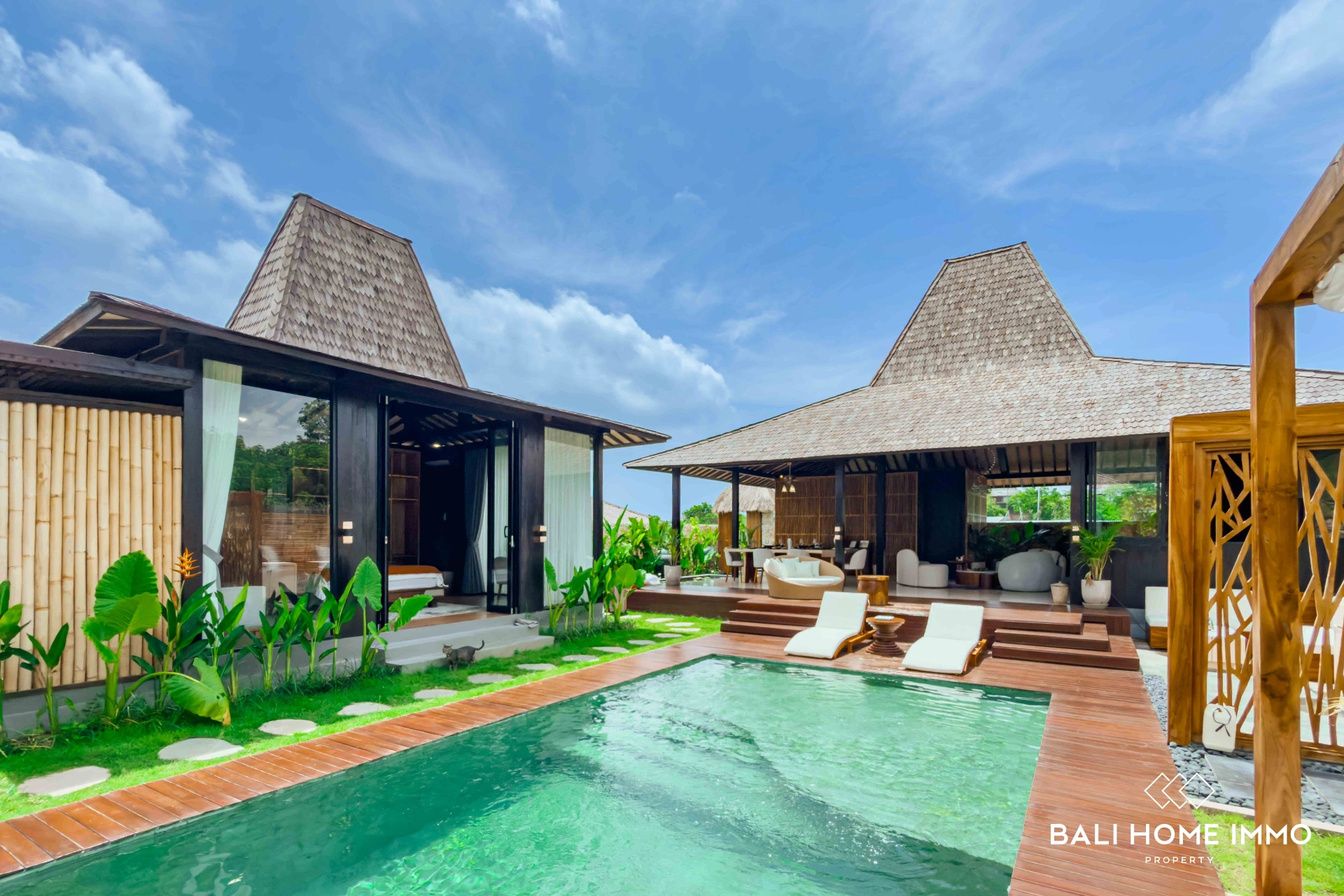 3 Bedrooms Traditional Balinese Villa for Rent & Sale in Pandawa, 3-bed villa for rent in Uluwatu – photo 3 of 15