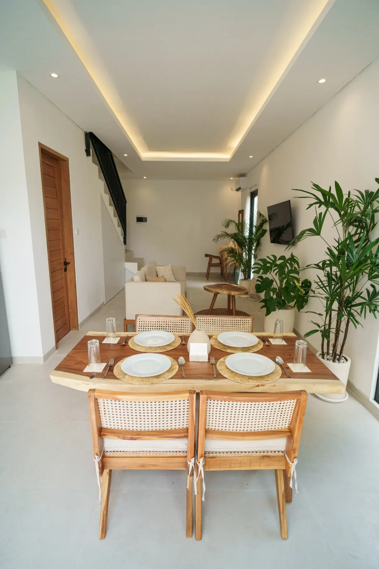 Stylish 2BR Villa in Berawa – Private Pool & Prime Location, 2-bed villa for rent in Canggu – photo 4 of 12