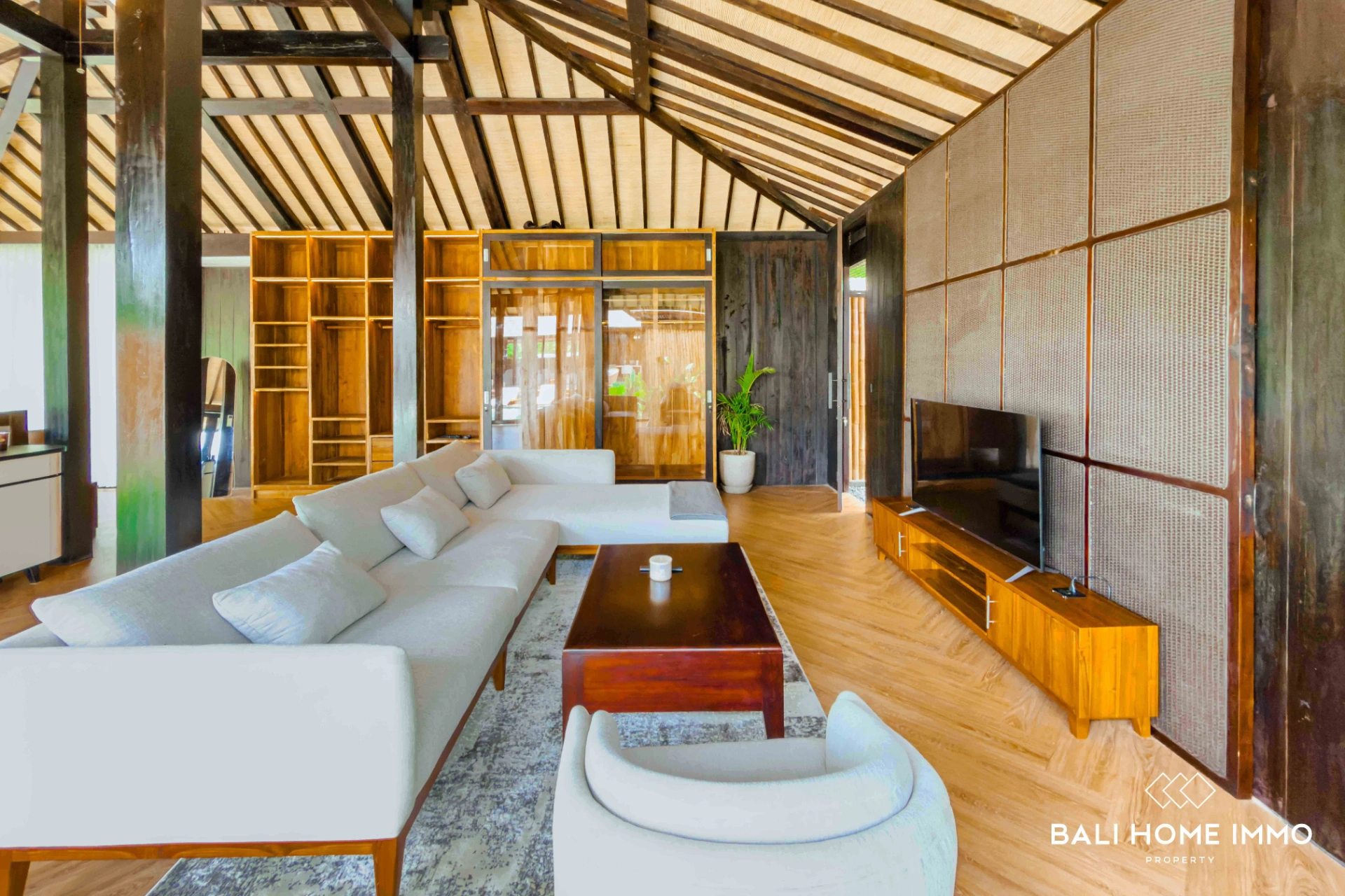 3 Bedrooms Traditional Balinese Villa for Rent & Sale in Pandawa, 3-bed villa for rent in Uluwatu – photo 8 of 15
