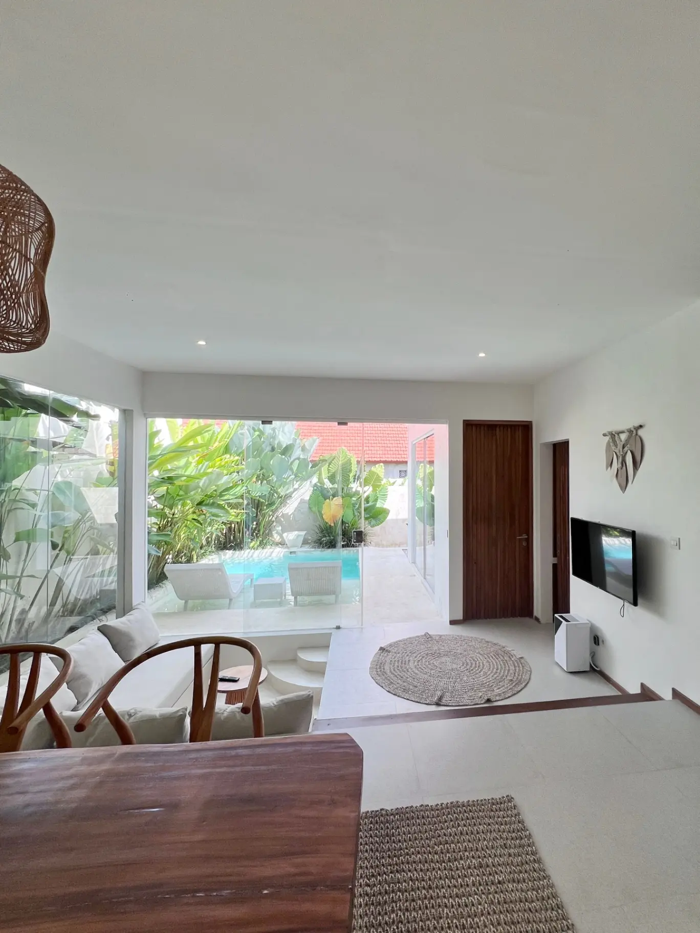 #1 Modern 1BR Villa with Private Rooftop & Pool, 1-bed villa for rent in Pererenan – photo 9 of 15