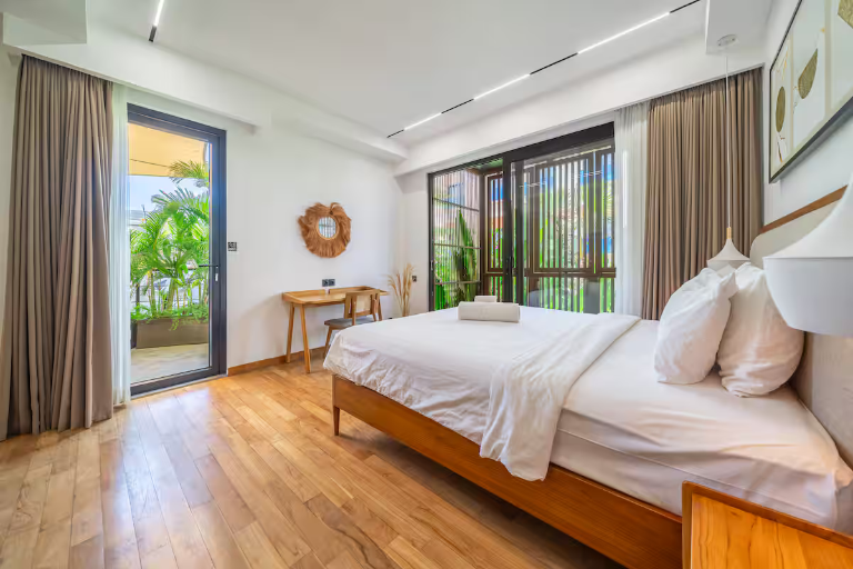 NEW 7BDR BEACH residence - Canggu Batu bolong - 5 star service, 7-bed villa for rent in Canggu – photo 11 of 15