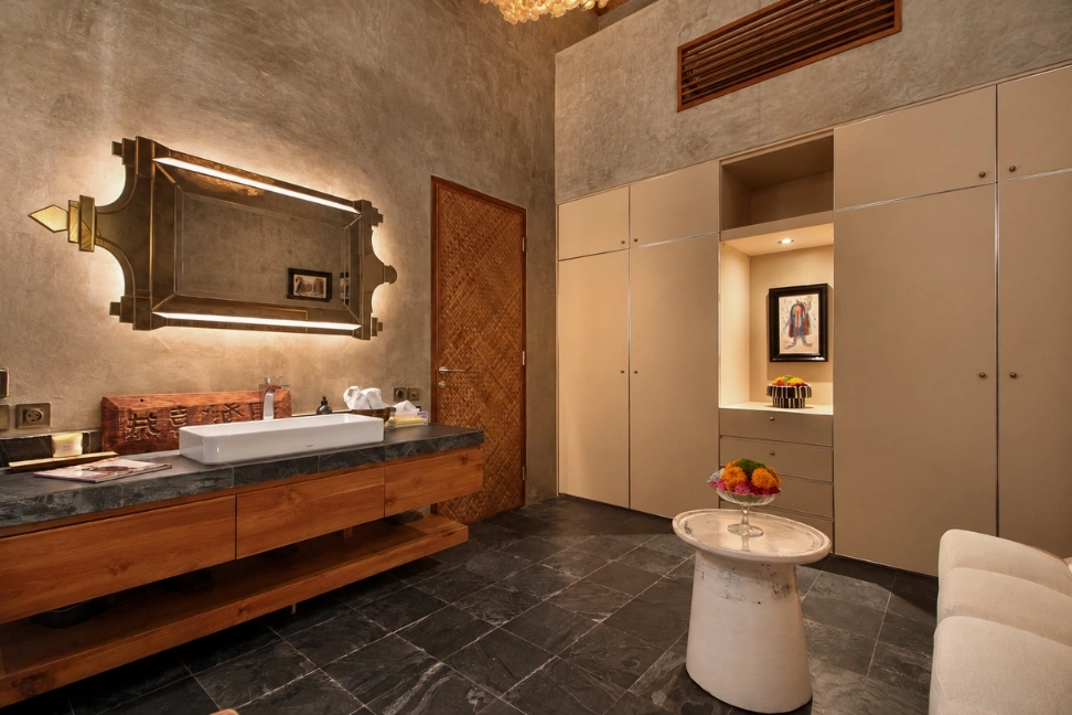 Artistic Luxury Living in the Heart of Berawa, 1-bed villa for rent in Canggu – photo 11 of 13