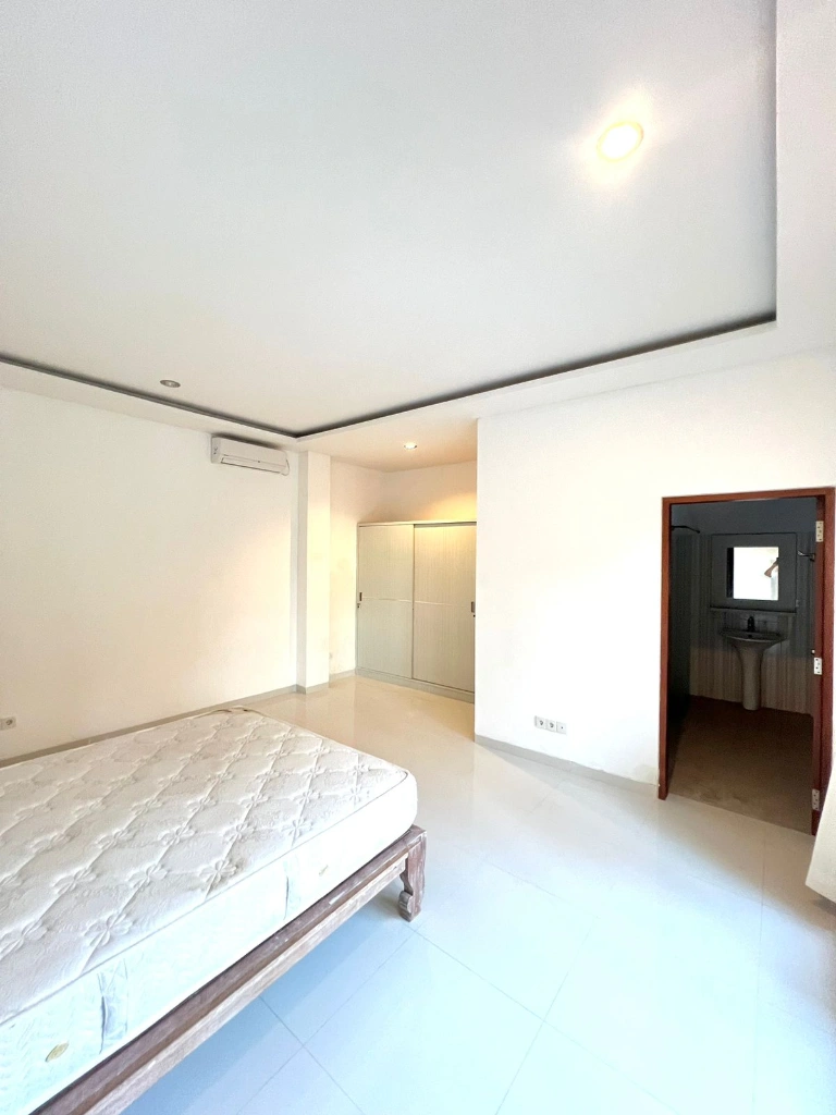 4 Bedrooms Villa in Canggu for Yearly & Leasehold, 4-bed villa for rent in Canggu – photo 10 of 15