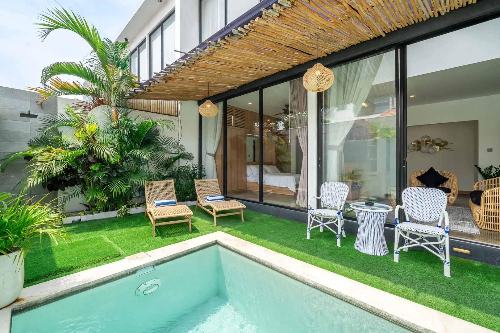 3BR Luxury Villa with Jacuzzi and Garden between Canggu and Umalas, 3-bed villa for rent in Canggu – photo 2 of 15