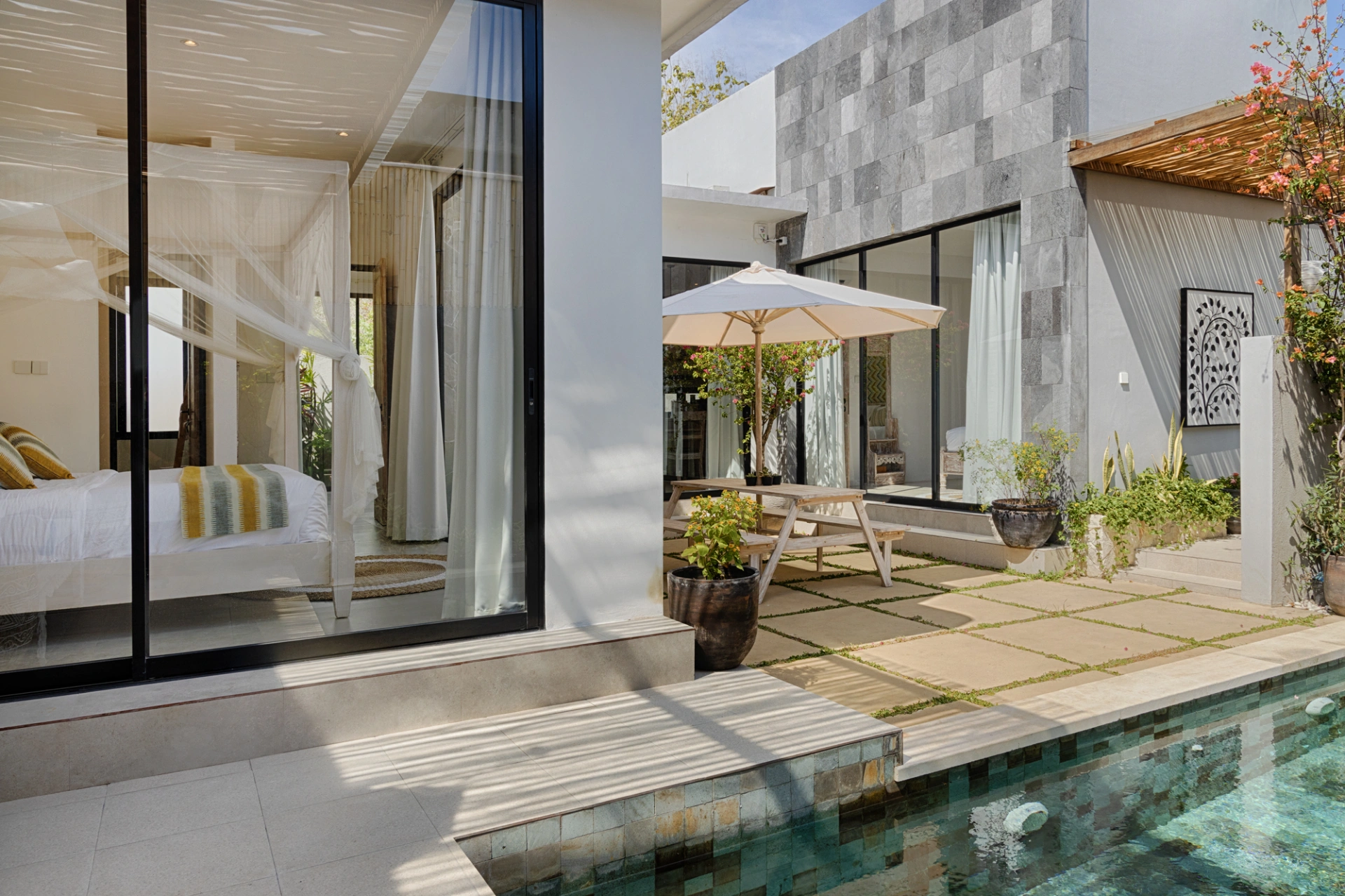 The Art-Inspired 2BR Modern Villa with Private Pool near Melasti Beach, 2-bed villa for rent in Uluwatu – photo 3 of 15